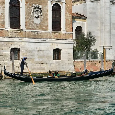 Oda ve Kahvaltı Ruga Giuffa Castello (Varese)