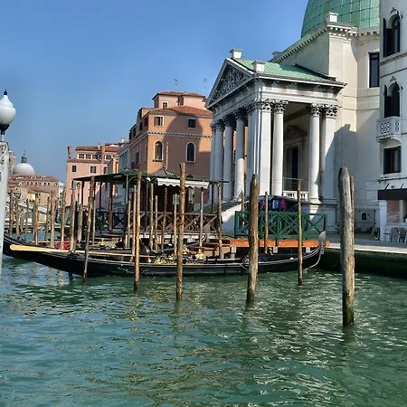 Bed and breakfast Ruga Giuffa 2*